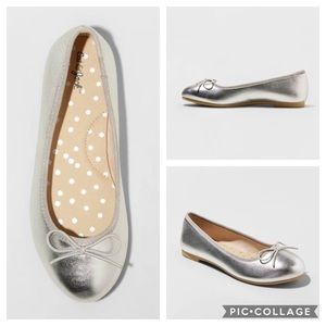 NWT: Cat & Jack Silver Bow Big Girl’s Ballet Flats